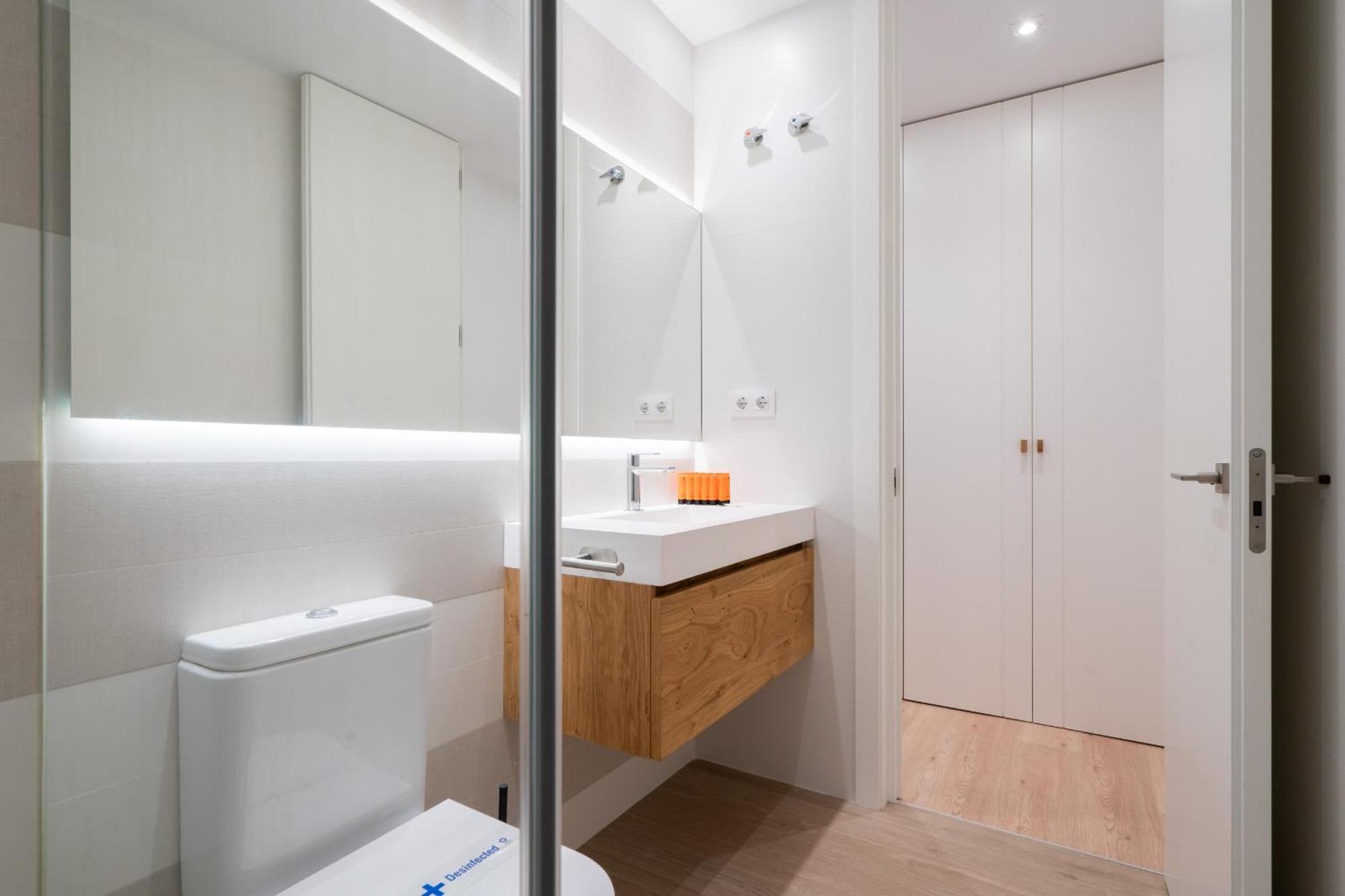 Apartamento Reformado Para 6 Personas En Plena Gran Via Alquiler Temporal Madrid Bagian luar foto
